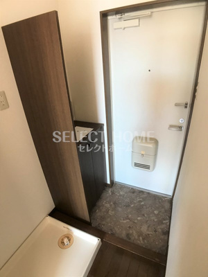 【玄関】 | メイプル羽根北 | 収納もある玄関です