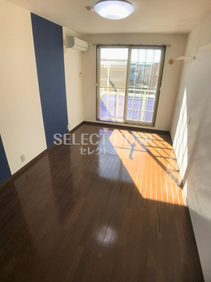 【居間・リビング】 | メイプル羽根北 | こちらのリビングで趣味の時間をお楽しみください