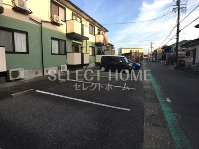 【駐車場】 | クレール杉山Ｂ棟 | 駐車場に車を止められます