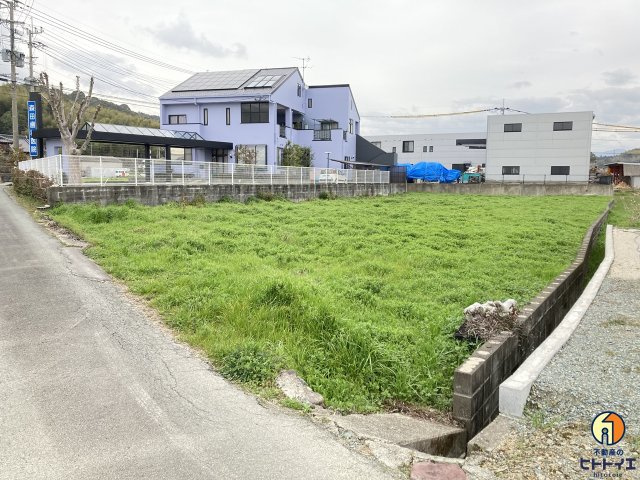 山内土地の外観