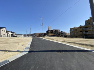 【前面道路含む現地写真】