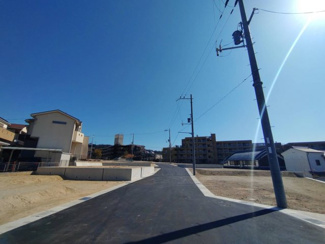 【前面道路含む現地写真】