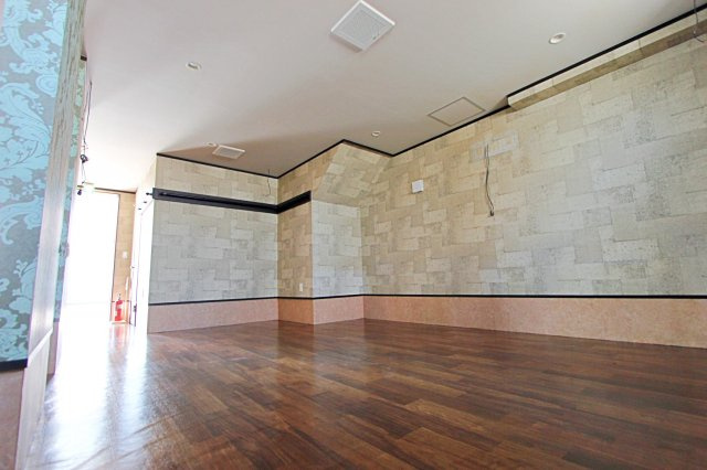 エスポワールシュドの内装|店内奥から見た室内