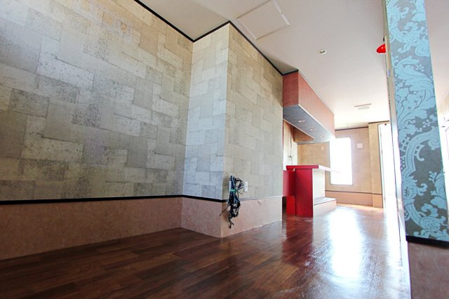 エスポワールシュドの内装|店内奥から見た室内