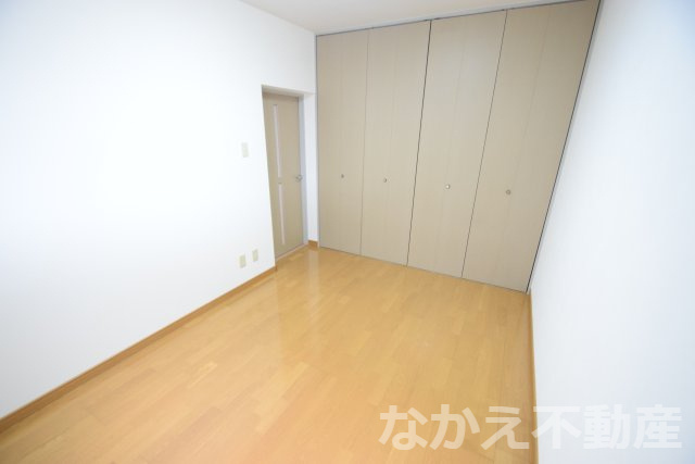 【寝室】 | 落ち着いた色調の寝室です