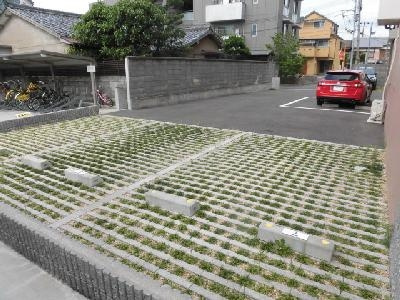京悠館の駐車場