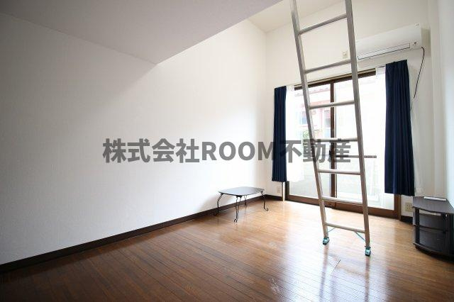 ラケットクラブの居間・リビング|ゆったり過ごせる居間です