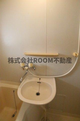 オレンジハウス　A・Bの洗面所|スペースが確保できる洗面所です
