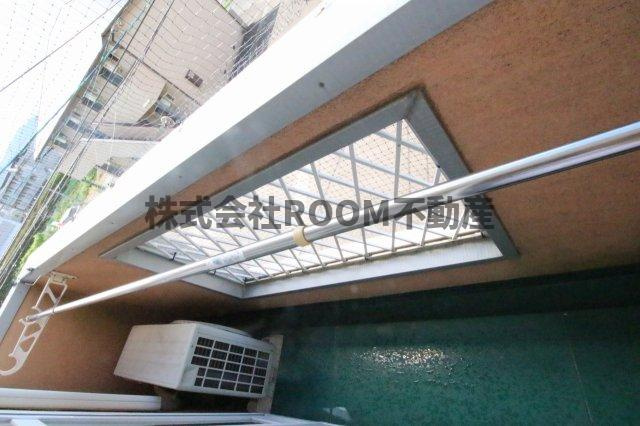 オレンジハウス　A・Bのバルコニー|外からの目が気にならないバルコニーで洗濯物が干せます