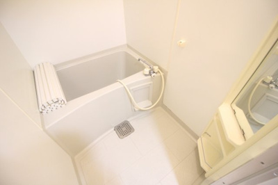 【浴室】 | プライムタワー阿倍野４０ | 白を基調とした清潔感ある浴室