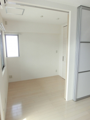 【寝室】 | グレイス阿倍野松崎 | ＬＤＫから洋室を撮影