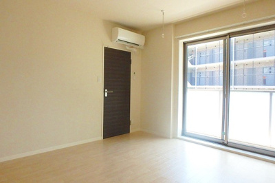 【洋室】 | OHANA・Maison・蓮見【SHM】 | バルコニーに繋がる南東向き洋室8.5帖！