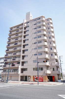 【外観】 | 明貴マンション | 【資料には掲載していない情報】
物件の陽当りや通風・仕様設備やお部屋の大きさの比較、
近隣・周辺環境や街並みなど、資料には掲載していない情報が
現地にはたくさんあります。是非ご確認ください。