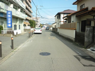【前面道路含む現地写真】