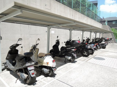 【その他共用部分】 | コスモ井土ケ谷グランヒルズ四号棟 | バイク置場です。