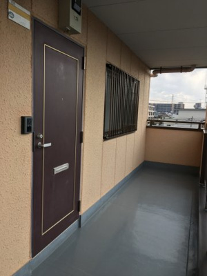 【外観】 | リバーサイド東川口Ｎｏ．１ | 305号室前です