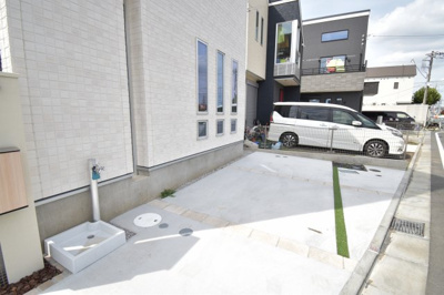 【駐車場】 | 昭島市中神町３丁目　新築戸建 | 車好きのパパにはうれしい広さのヵースペース、休日には自慢の愛車を思う存分メンテナンス。