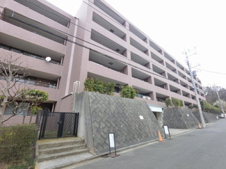 【外観】 | 総戸数１７０戸、平成１０年３月築、管理人は日勤勤務につき管理体制良好です♪
