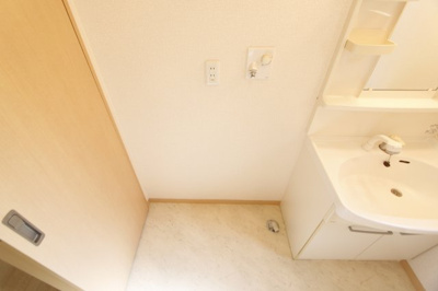 【洗面所】 | レジデンシア時計台Ａ | 室内洗濯機置場です