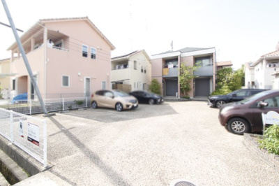 【駐車場】 | レジデンシア時計台Ａ | 駐車場があるので、車を買う予定の方も安心です