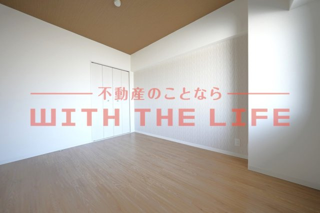祥栄ビル【キャッシュバック対象物件】の寝室|広くて明るい寝室