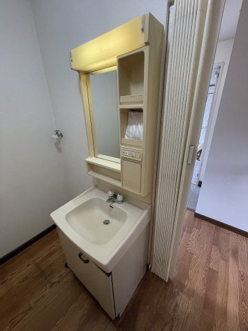 西山コーポの独立洗面台