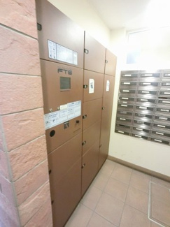 【その他共用部分】 | 不在時にもお荷物が受け取れる宅配ボックスです。