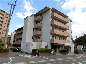 【外観】 | 千里山田ビューハイツ | 【現地写真】
鉄筋コンクリート造
41戸の大型マンション♪