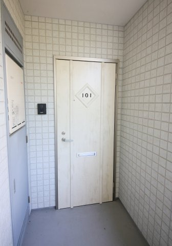 μ's　style（ミューズスタイル）の玄関