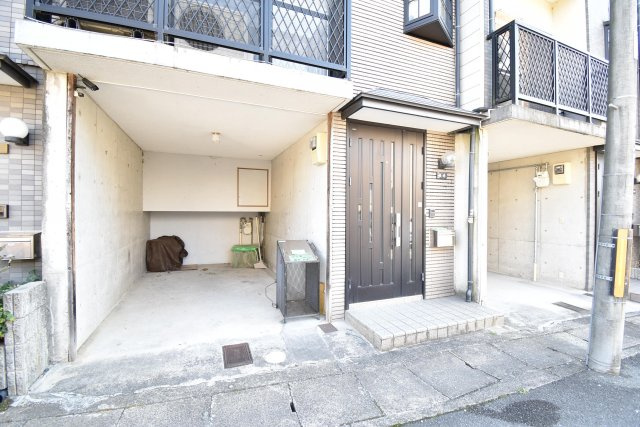 伏見区淀樋爪町429-4貸家の駐車場