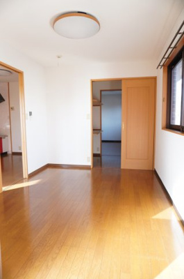 【洋室】 | クレドゥール | キッチン横 6.5帖