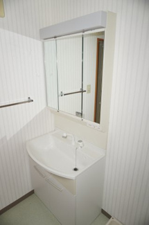 【洗面所】 | クレドゥール | 三面鏡洗髪洗面化粧台