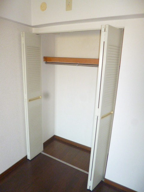 レジデンス高屋敷【キャッシュバック対象物件】の収納|大きなスペースがあり、収納には困りません