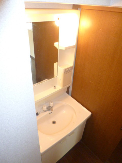 レジデンス高屋敷【キャッシュバック対象物件】の洗面所|コンパクトで使いやすい洗面所