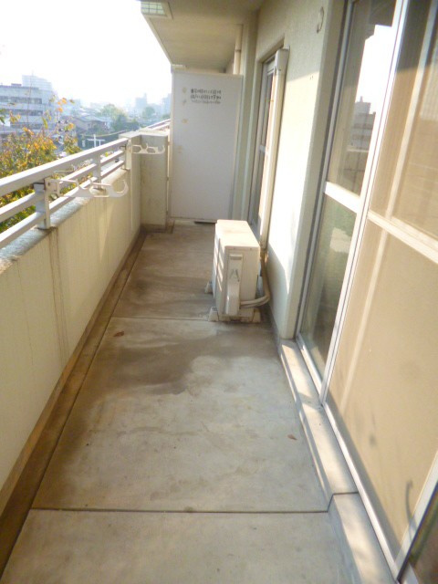 レジデンス高屋敷【キャッシュバック対象物件】のバルコニー|外からの目が気にならないバルコニーで洗濯物が干せます