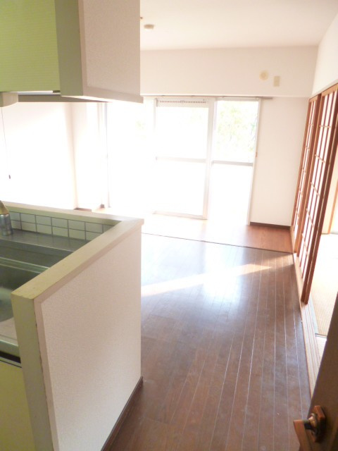 レジデンス高屋敷【キャッシュバック対象物件】の居間・リビング|リビングです