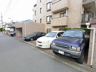 【駐車場】 | 横浜南軽井沢パークホームズ | 平置き駐車場です。