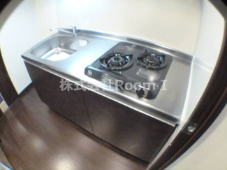 【キッチン】 | S-RESIDENCE淀屋橋 | コンパクトなキッチンで掃除もラクラク