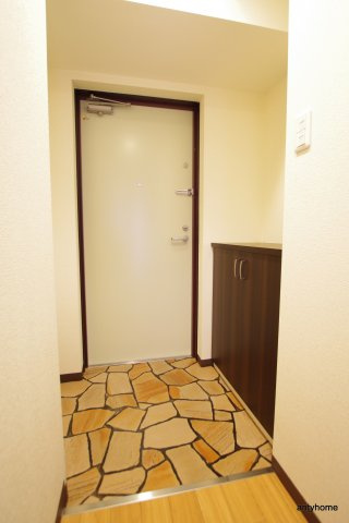 エクセレント上新18　仲介手数料無料の玄関