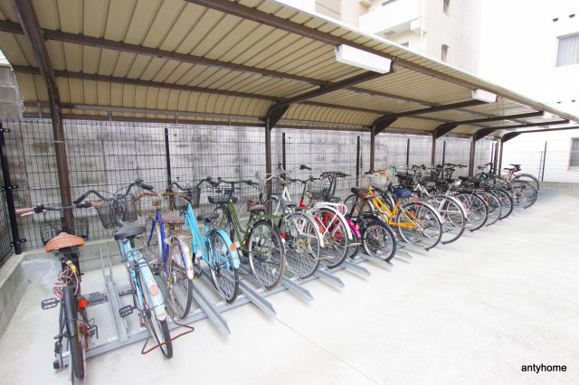 エクセレント上新18　仲介手数料無料の駐車場