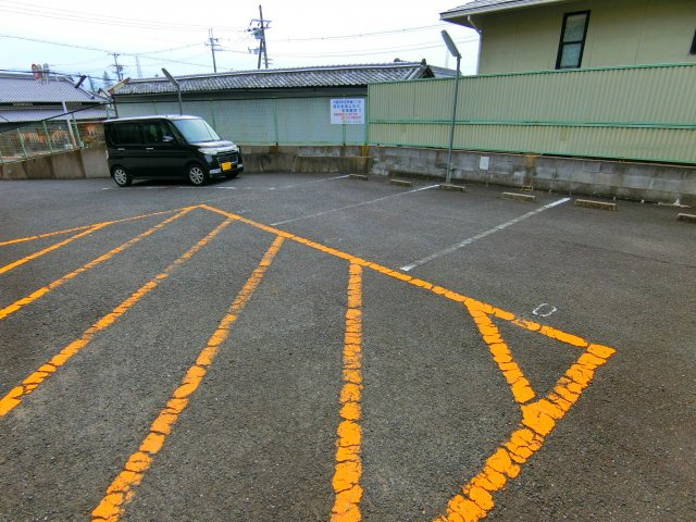 グリーンエクセルの駐車場