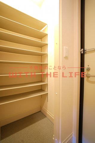 オリーヴァ東櫛原【10，000円キャッシュバック対象物件】の玄関|収納もある玄関です