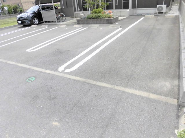 グレインフォレストⅡの駐車場