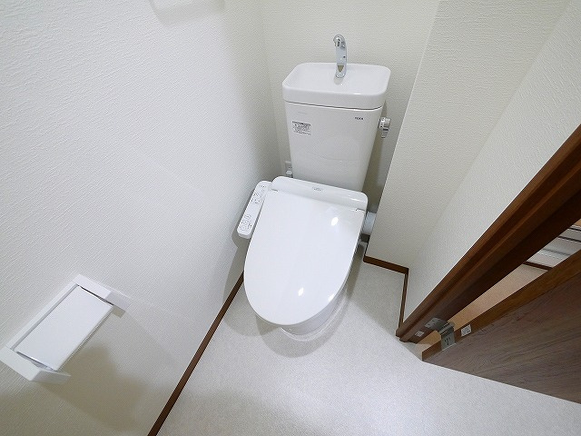 シェーヌ生駒のトイレ|落ち着いた色調のトイレです
