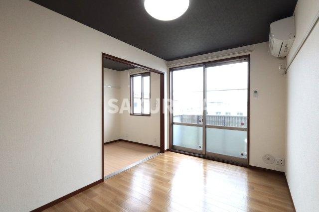 オランジェの居間・リビング|2025年5月撮影。