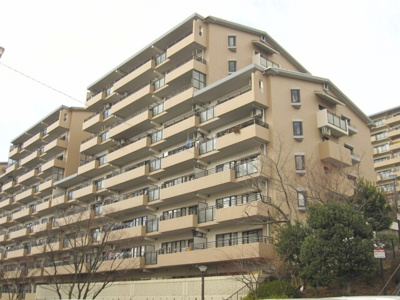 【外観】 | ルミナス箕面の森四番街9号棟 | 【現地写真】
鉄筋コンクリート造9階建て♪ 総戸数219戸♪