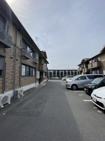 23番館の駐車場