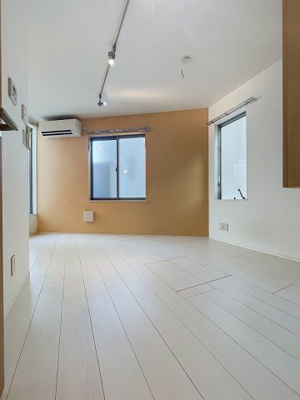 【居間・リビング】 | Ale residence | ★３面採光で明るいお部屋です★