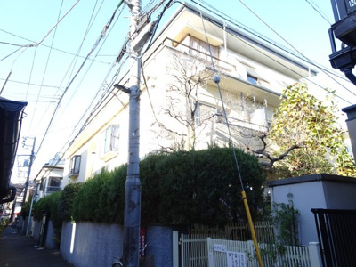 【外観】 | マンション太田 | マンション太田　根津駅から徒歩4分・千駄木駅から徒歩8分・東大前駅から徒歩8分の好立地。人気の谷根千エリア。閑静な住宅街で静かな環境。防犯対策で建物に防犯カメラが設置されています。
