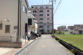 【前面道路含む現地写真】